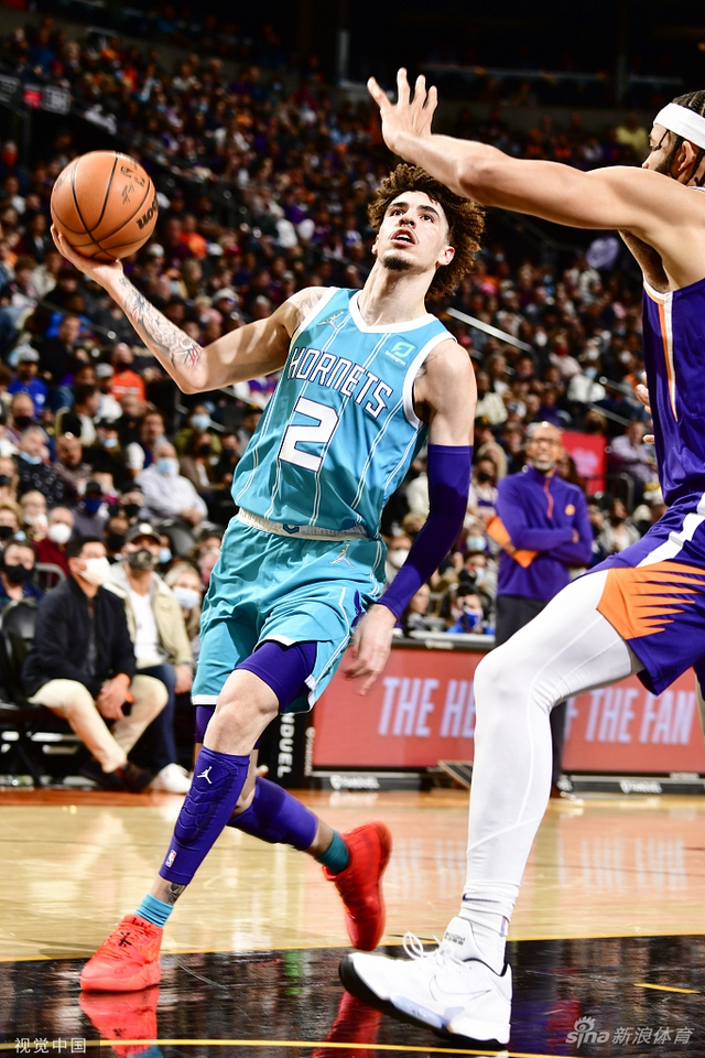 足球赛场上 足球赛场上